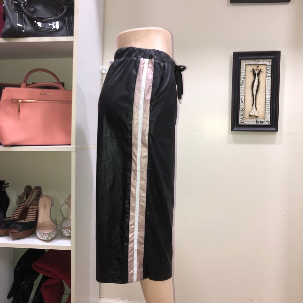 BEBE pu cropped pant wide side tape made in italy